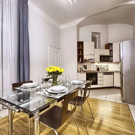 Charming 3bd Apt 圣特罗佩