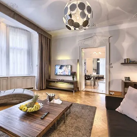 Charming 3bd Apt 圣特罗佩