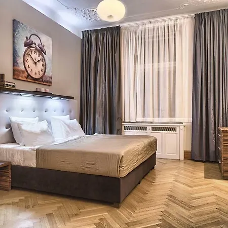 Charming 3bd Apt * 圣特罗佩