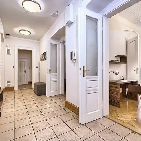 Charming 3bd Apt Διαμέρισμα