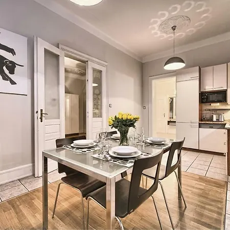 Διαμέρισμα Charming 3bd Apt *