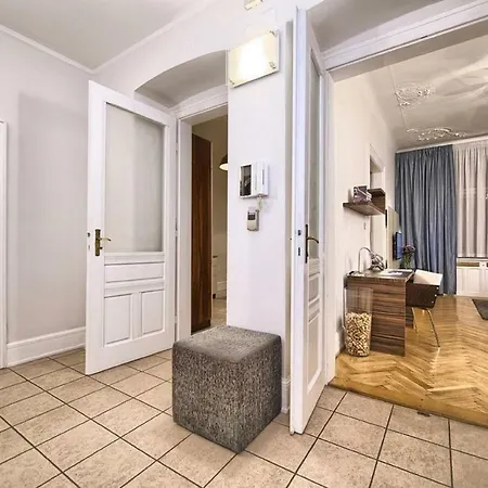Charming 3bd Apt *