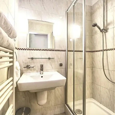 Charming 3bd Apt Διαμέρισμα *